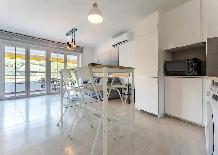 Apartman Cyv - Sea, Sun And Pool Combined